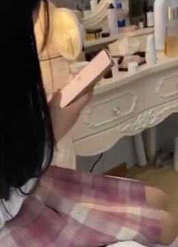 涉世未深的美女班花被小混混的花言蜜语