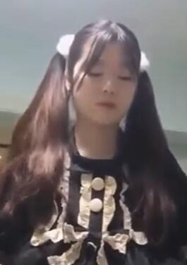 露脸双马尾小嫩妹