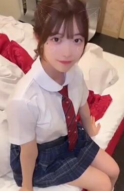 可爱美人痣小姐姐