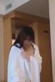 清纯水嫩眼镜妹