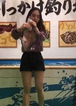 极品反差婊子酷爱吃鸡