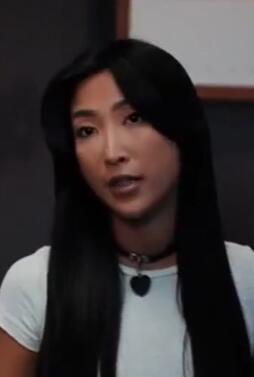 美女被特务监禁控制