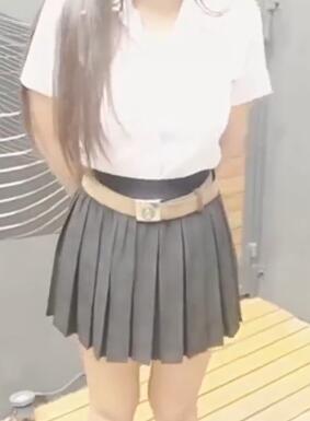 OL百褶裙小白领劲爆完美身材