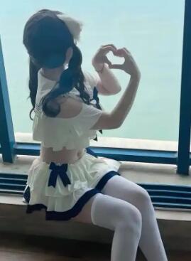 双马尾漂亮美眉 身材一线天
