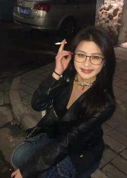 锤子约高端气质眼镜妹服务周到