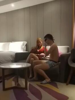 劲爆首场五星级酒店约极品00后女神