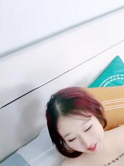 少妇带著小姑娘玩聚会几个大汉
