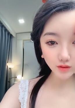 丰满白皙大眼高颜值爆表女神一线天大秀