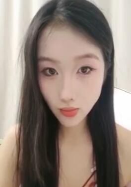 舌钉小美女特写表情