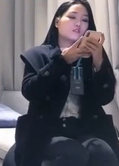 黄先生今晚约了个牛仔裤妹子穿上黑丝