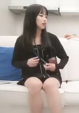 黑丝短裙美腿的性感嫩妹子