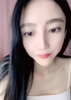 黑丝下白皙如玉的肌肤绝美虎牙主播