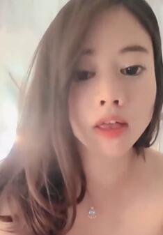 漂亮熟女深夜寂寞难耐一个人大秀