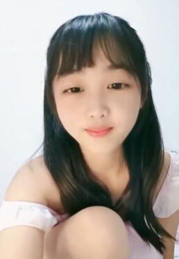 甜甜爱圈清纯学妹大秀直播