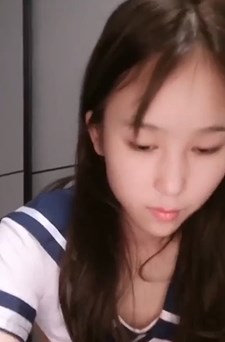 学生制服美妞蜜桃美臀长发美女大秀