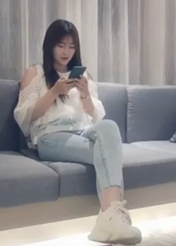 赵总约高挑黑丝长腿牛仔裤模特撕扯丝袜