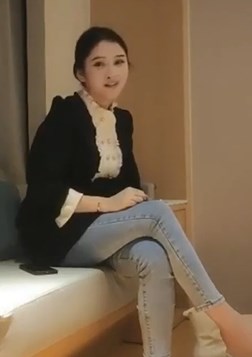 爱玩手机游戏的外围女和文轩很聊得来