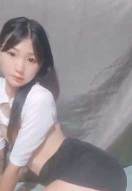 职高18岁的黑色超短裙学生妹下海大秀