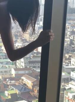 黑人留学生叫朋友一起和女伴读-BAO先生