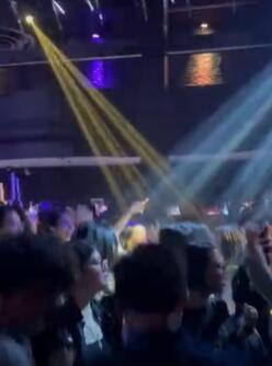 黑人留学生在韩国夜店吊妹子