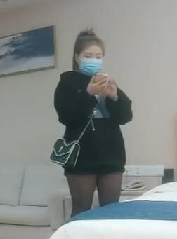 小伙年底缺钱 下海约少妇 风情万种