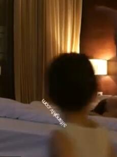 福建少妇带着龙凤胎出轨 姐姐和弟弟在思考妈妈在做什么