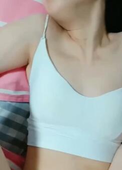 都玩出血了小哥继续 妹子疼的吟吟叫